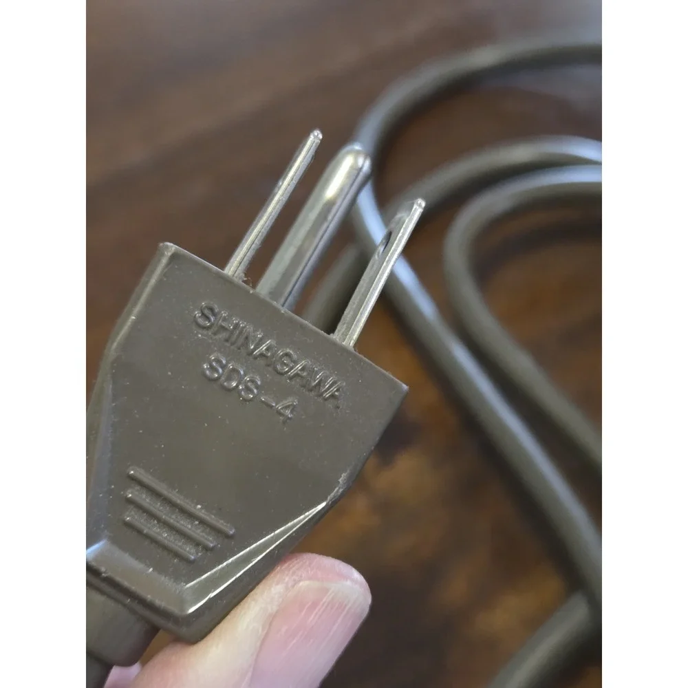 IEC 60320 C13 connector, often called a kettle lead or computer power cord, 2